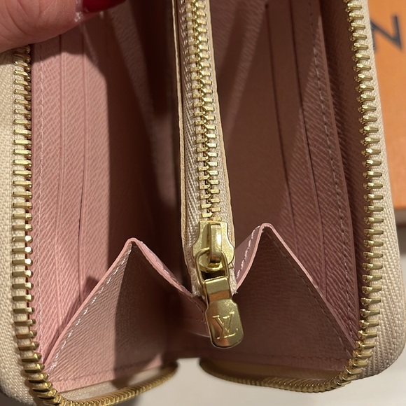 LV Zippy Wallet (light pink interior) - Picture 7 of 12